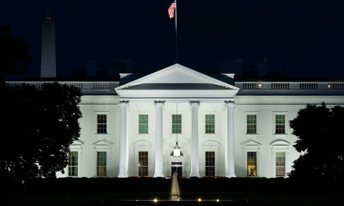 Trump AI Order: States Face Federal Ban on Regulations