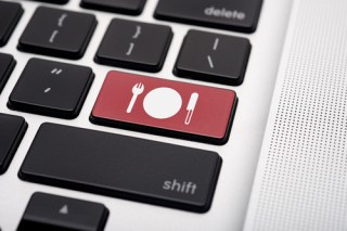 Yelp Moves Toward Direct Competition With Restaurant Reservation Sites
