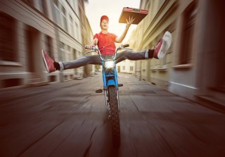 China’s Food Delivery Apps Slice Into Fast Food Profits