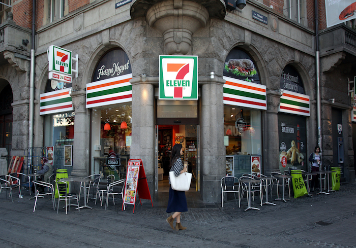 7-Eleven eCommerce Package Pickup Expands