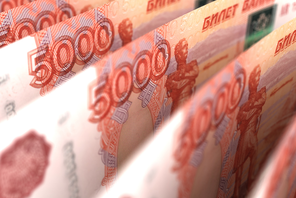 Russian Consumers Not Panicked by Sanctions, Report Says
