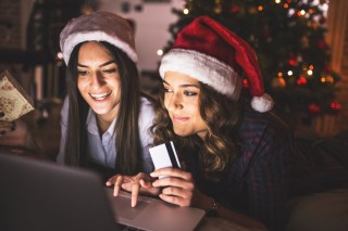 Discover Finds Digital Divide In Consumer Spending