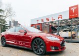 Tesla Accounting Head Resigns
