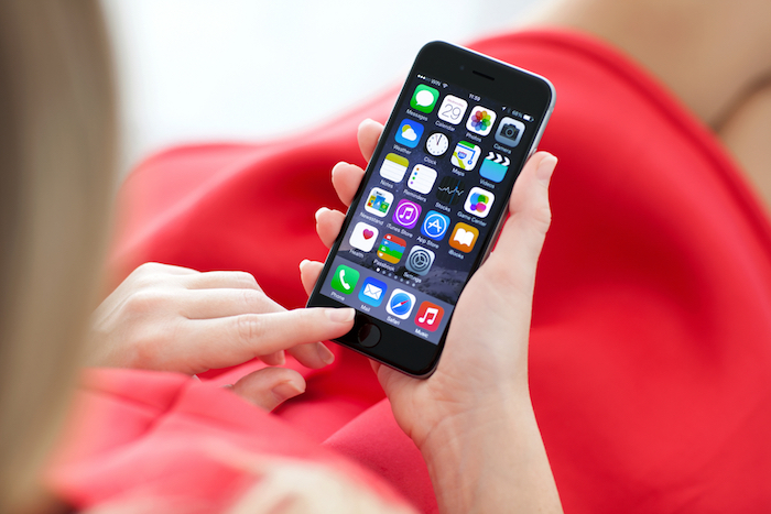 Apple And Samsung Put Pasts Aside For OLED iPhone 7s