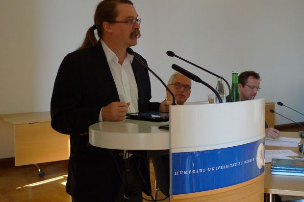 Apple Rehires Encryption Expert