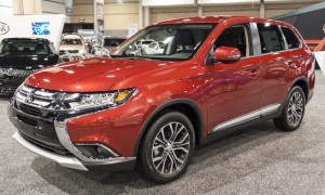Security experts have uncovered a security vulnerability in Mitsubishi Outlander that lets fraudsters potentially steal the car.