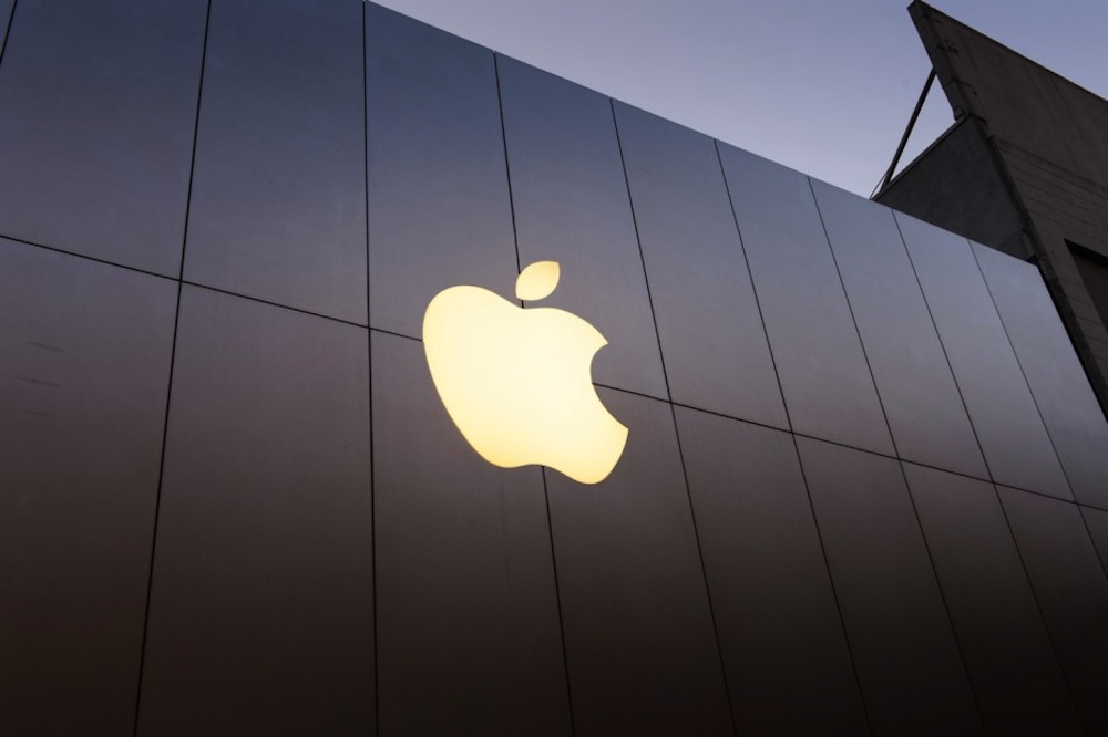 Siri Will Soon Take Your Money (And Book You A Ride, Too)