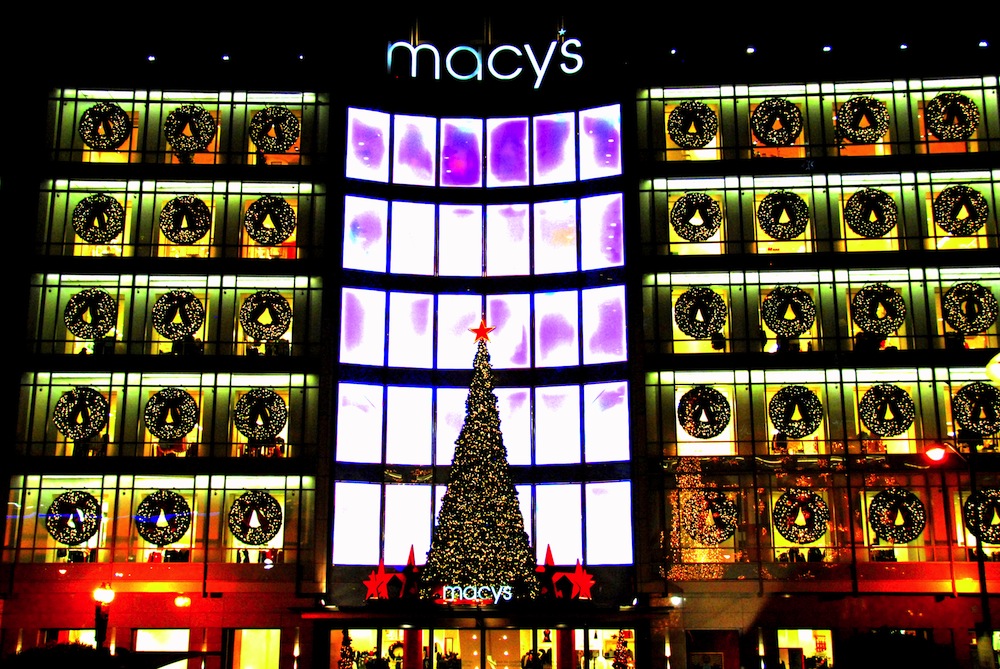 Macy’s Eventizes Holiday Hiring