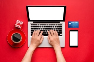 Retailers Hiring More Online Support Staff For Holidays