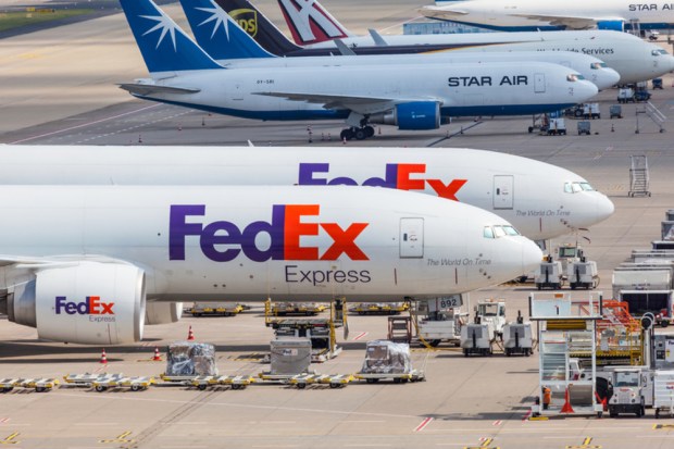 FedEx Offers $40K-$110K Bonuses To Keep Pilots Flying