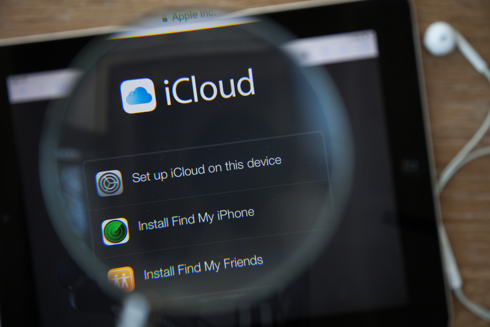 Apple Stores Users’ Call Data For Months