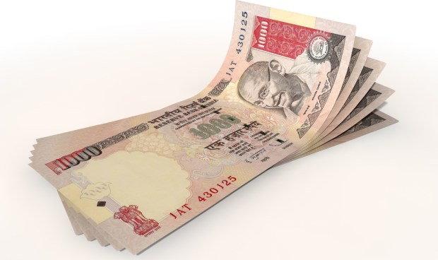 Indians Make A Run On Jewelry Stores As Two Currencies Disappear