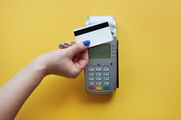 Verifone Meets FY 3Q EPS Views, Sees Organic mPOS Growth