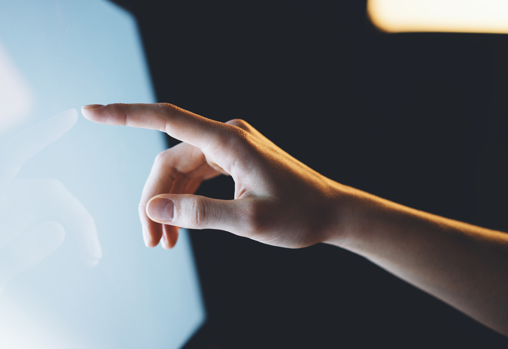 French Retailers Shift Toward Digital Screens