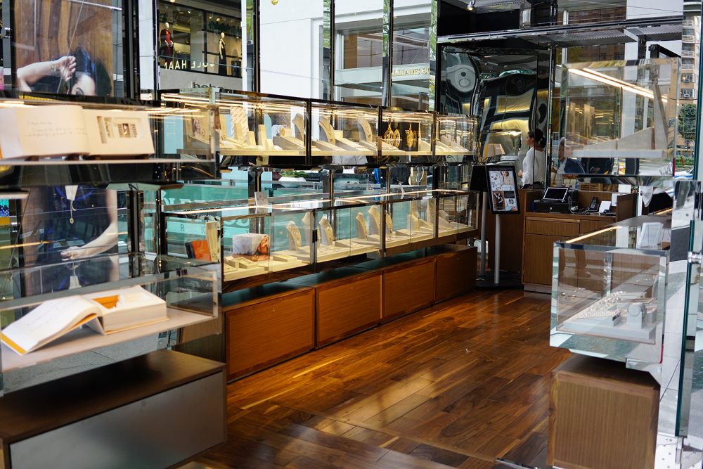 Elo Touchscreens Enable Brick-And-Mortar Reinvention