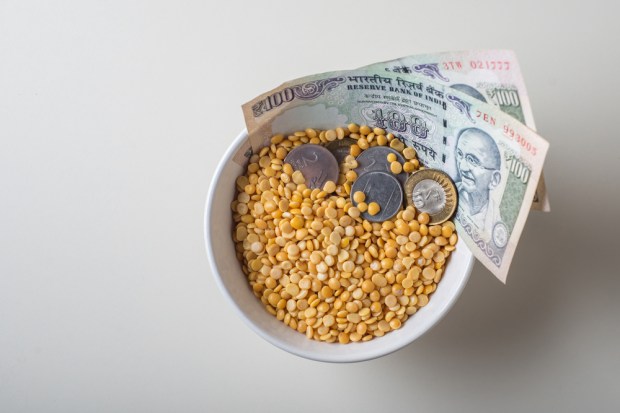 Bollywood Takes Up Cause Of Moving Away From Cash In India