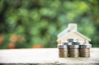 Bitcoin Reaches ‘Mania’ Phase As People Take Out Loans To Fund Token Purchases