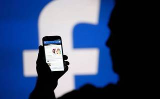 Facebook Cancels New Share Class, Addresses Political Ads 