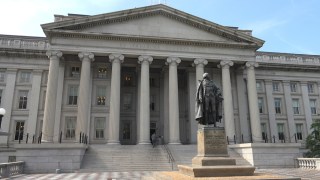 U.S. Bank CEOs Make Three Times More Than Their Overseas Counterparts