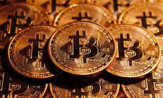 Bitcoin Bubble Fears Stoked By Spike In ‘Buy Bitcoin With Credit Card’ Searches