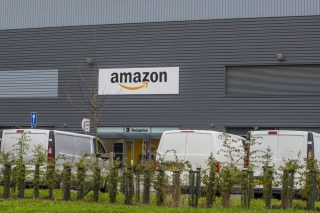 Amazon Enables One-Hour Delivery Of Runway Fashions