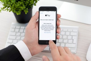 Enroll In Apple Pay, iPhone Prompts Users