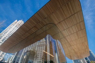 Apple’s Retail Flagship’s Winter Weather Woes