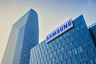 Samsung Teams With Apple