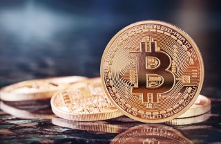 Bitcoin Daily: Bitcoin Causes Internal Issues For Square, Jennifer Aniston Unwillingly Caught Up In Crypto Scam