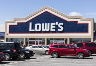 Ackman Buy Boosts Lowe’s Shares Despite Q1 Earnings Miss