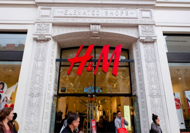 H&M Brings Voice-Activated Mirror To Shopping Experience