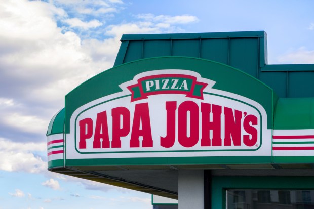 Papa John’s Chairman Steps Down