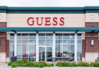 GUESS Brings Alipay Into US Stores