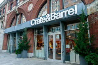 Crate & Barrel Plans Full-Service Restaurant