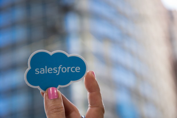 Apple, Salesforce Team To Create Biz Mobile Apps