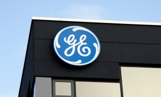 GE Slashing Quarterly Dividend, Reorganizing Power Unit, Facing DOJ Inquiry