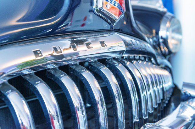 Buick, Yelp Debut In-Dash Reservations