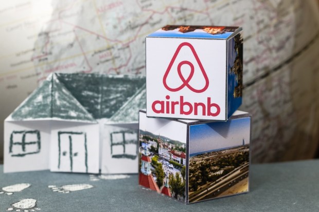 Airbnb Hires Veteran Amazon Executive As CFO
