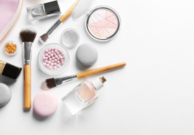 Retail Pulse: Glossier Goes Experiential In NYC; Holiday Retail Sales May Top $1 Trillion