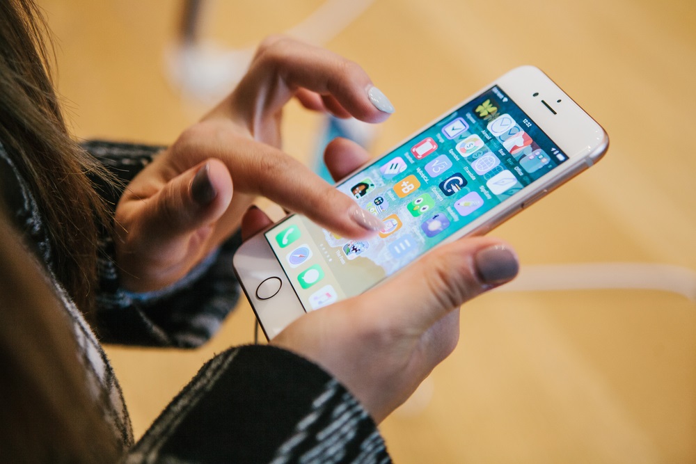Qualcomm Tells China Court Apple Still Selling Banned iPhones