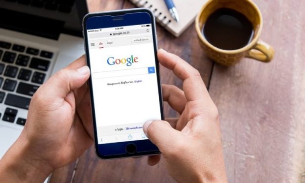 Google Assistant Predicts Flight Delays