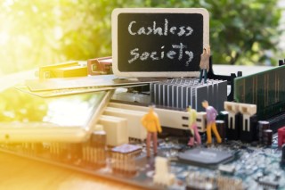 Report: Cashless UK Would Leave Consumers Behind