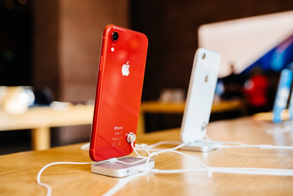 Apple To Cut iPhone Production By 10 Percent For Q1