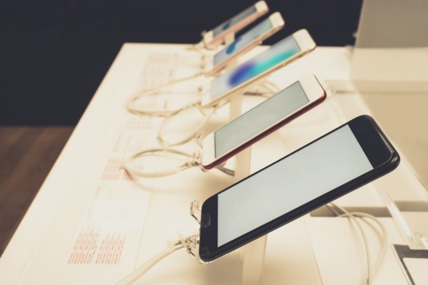 Smartphone Shipments In China Fall 15 Pct