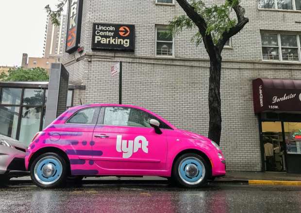 Lyft Vies With Uber For IPO, Uses Growth