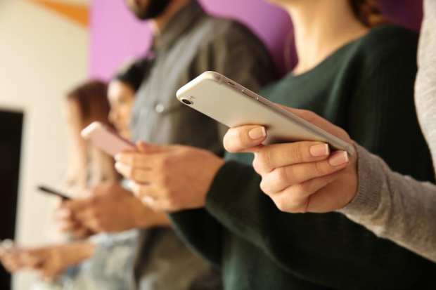 Global Smartphone Shipments Fell Flat In Fourth Quarter