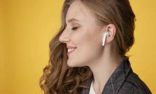 New Apple AirPods Charge Wirelessly, Have Siri Support