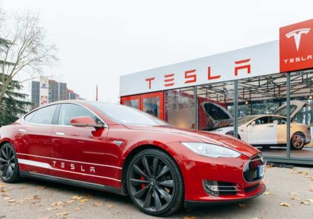 Tesla Plans Move To eCommerce Sales Model