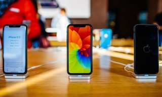 Wells Fargo Sours On Apple’s iPhone Shipments