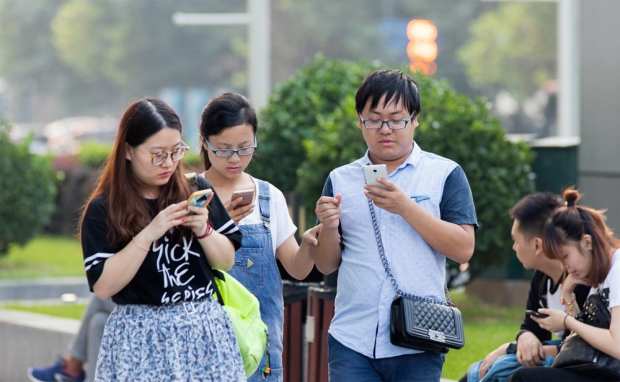 Chinese Mobile Phone Shipments Down 6 Percent In March